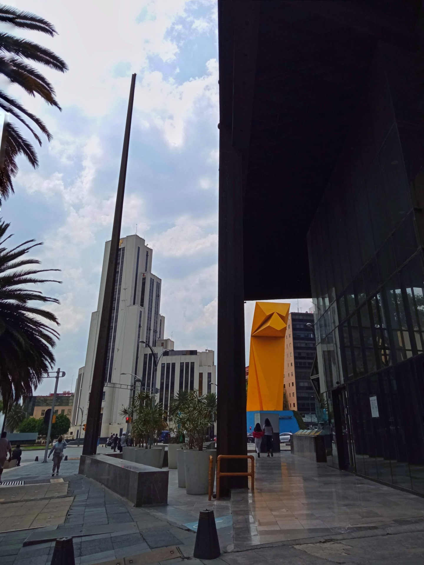 Una sola imagen de El Caballito sobre Reforma. Agosto 2021.